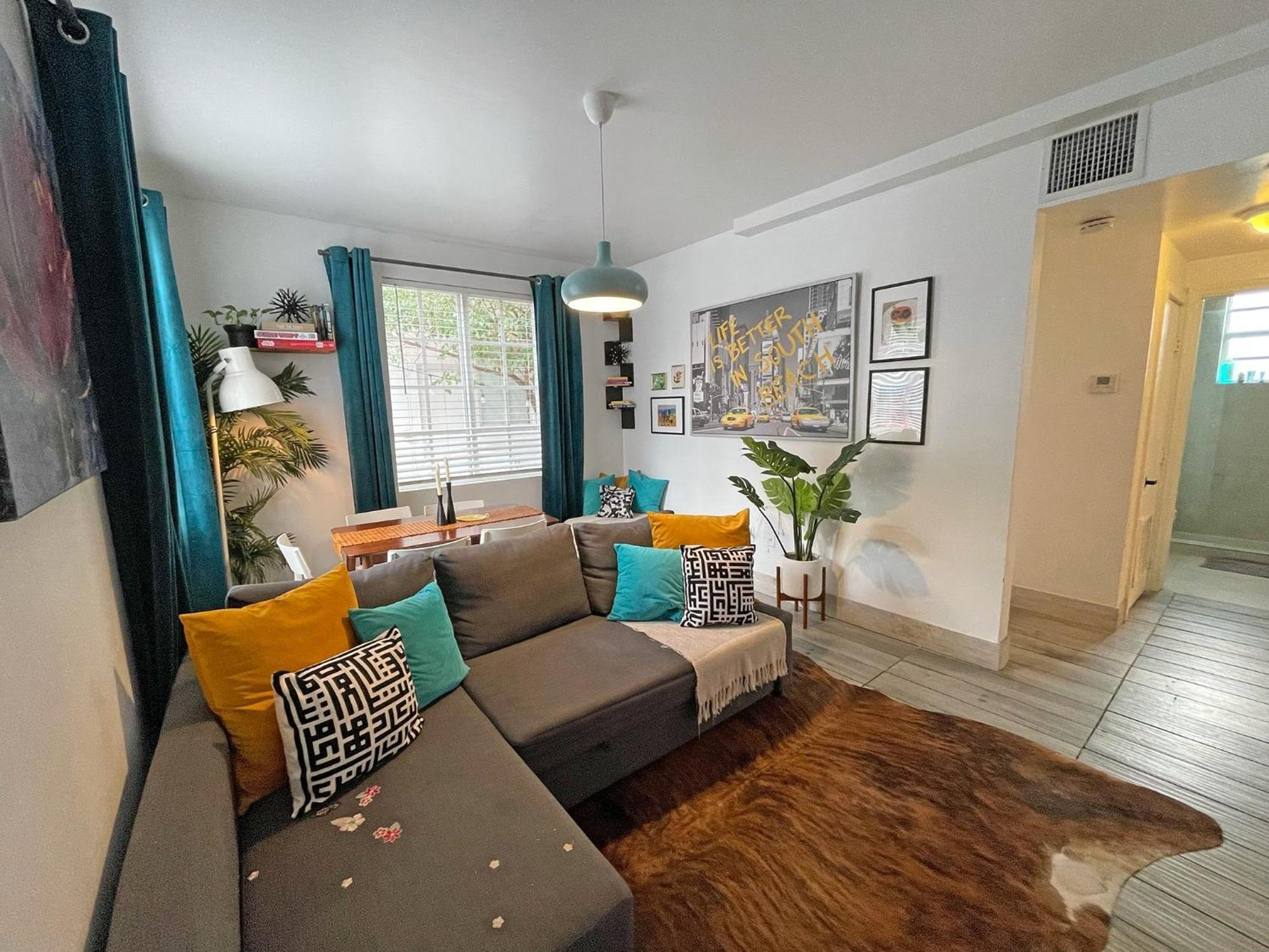 Apartment 3 Minute Walk To 2 Bedroom Family Friendly With No Pet Fee *