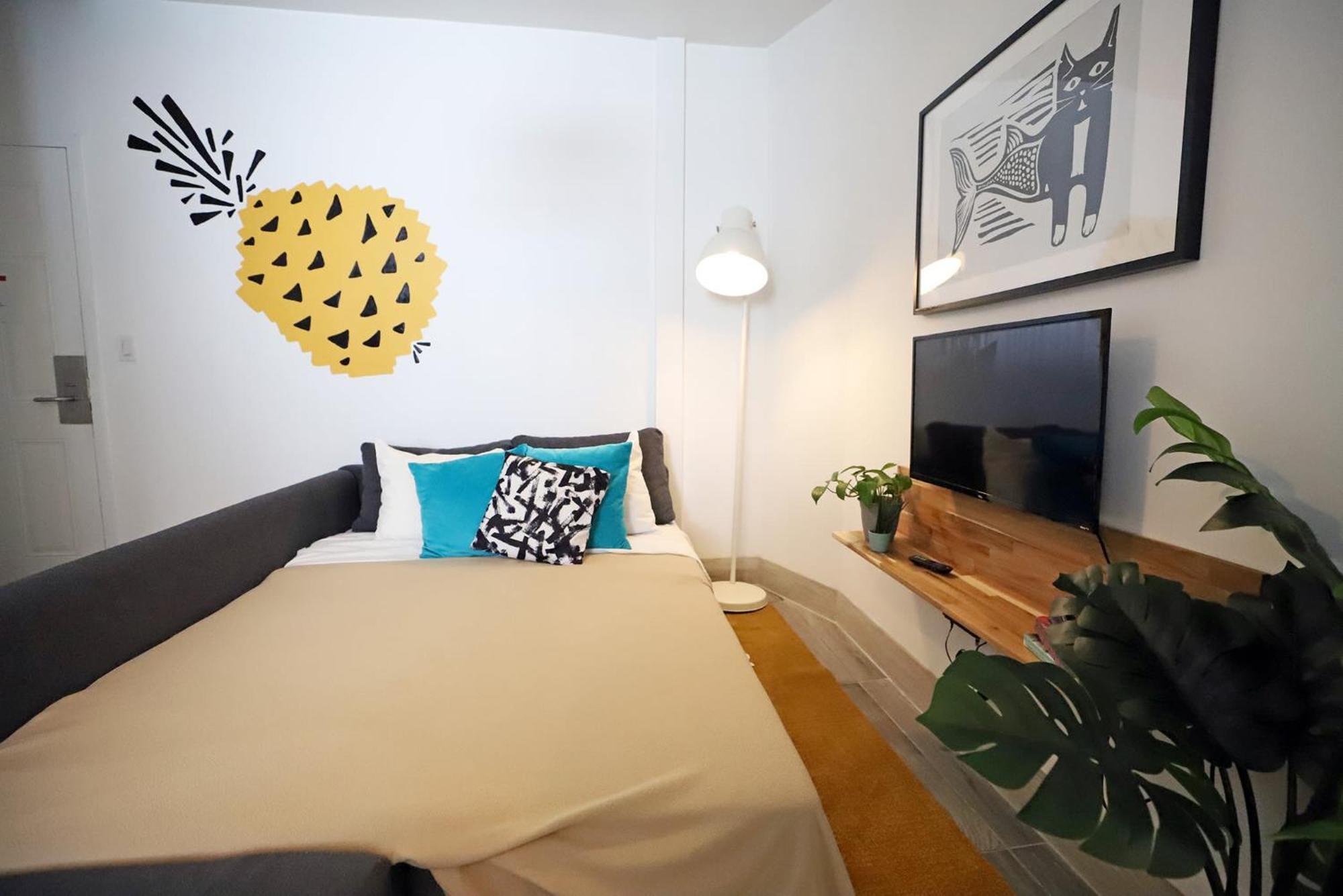 Apartment South Steps To Ocean Drive Free Parking & Pet Friendly *