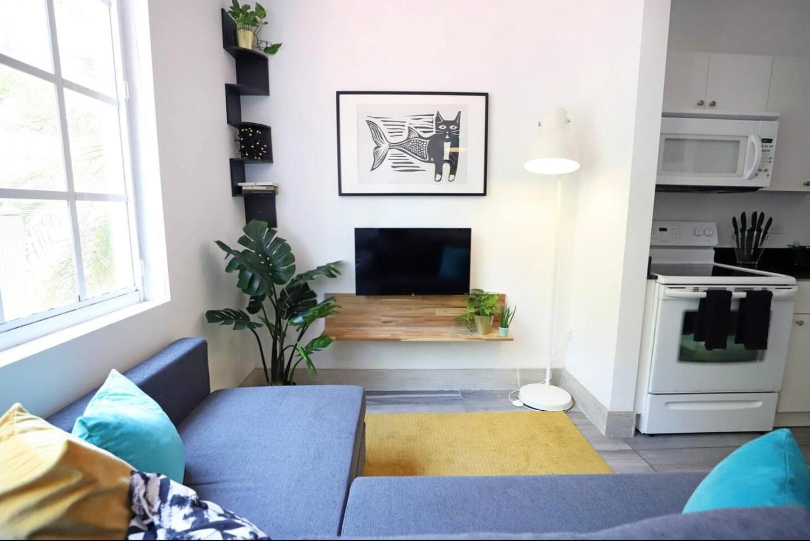 South Steps To Ocean Drive Free Parking & Pet Friendly Apartment