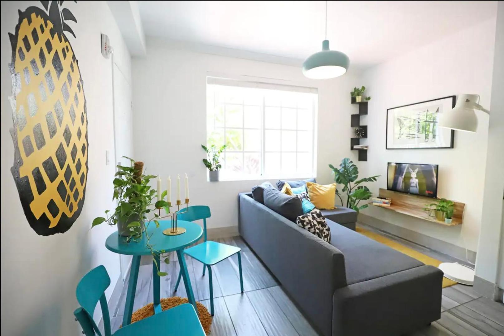 South Steps To Ocean Drive Free Parking & Pet Friendly Apartment Miami Beach