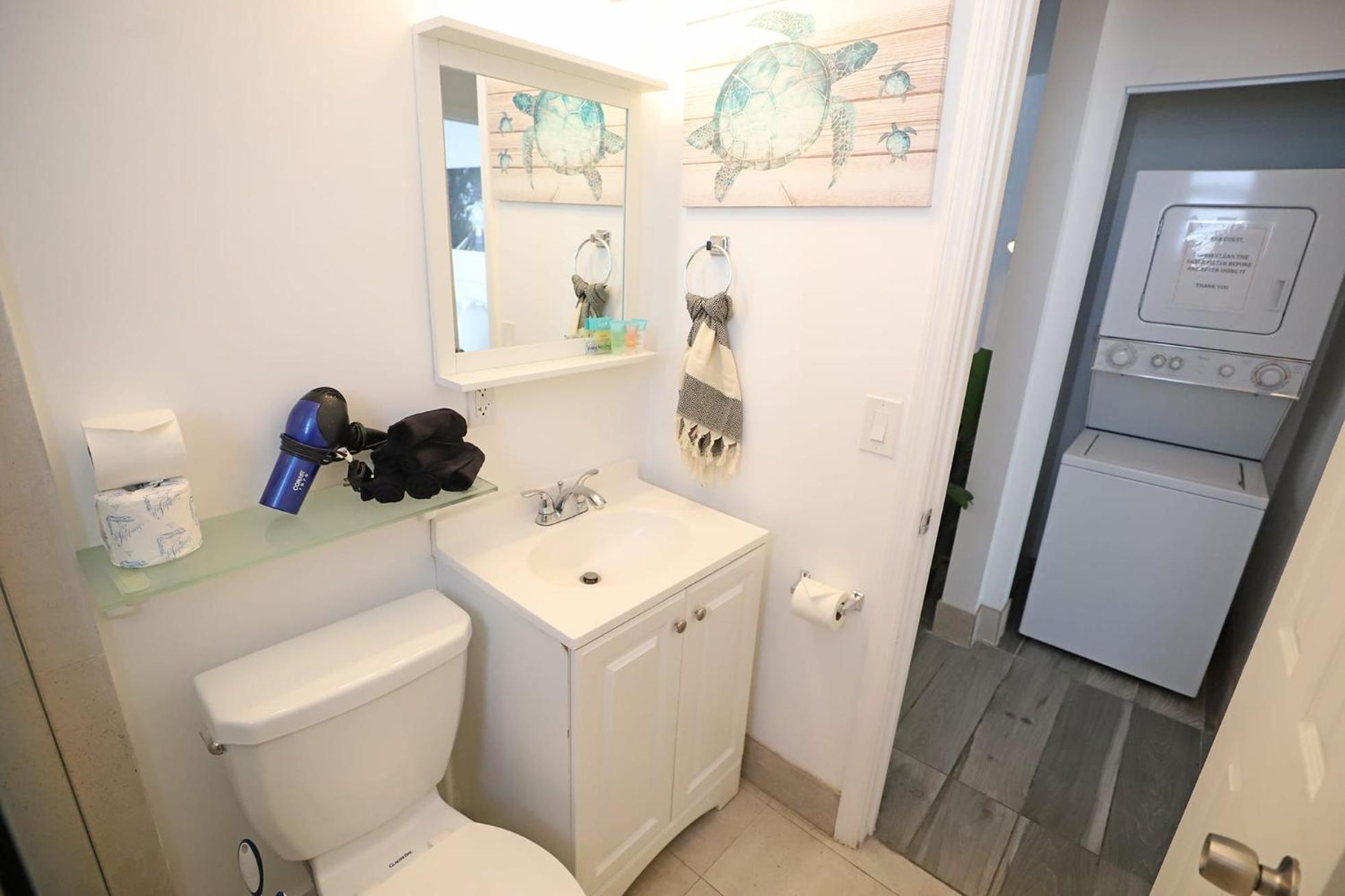 South Steps To Ocean Drive Free Parking & Pet Friendly Apartment Miami Beach