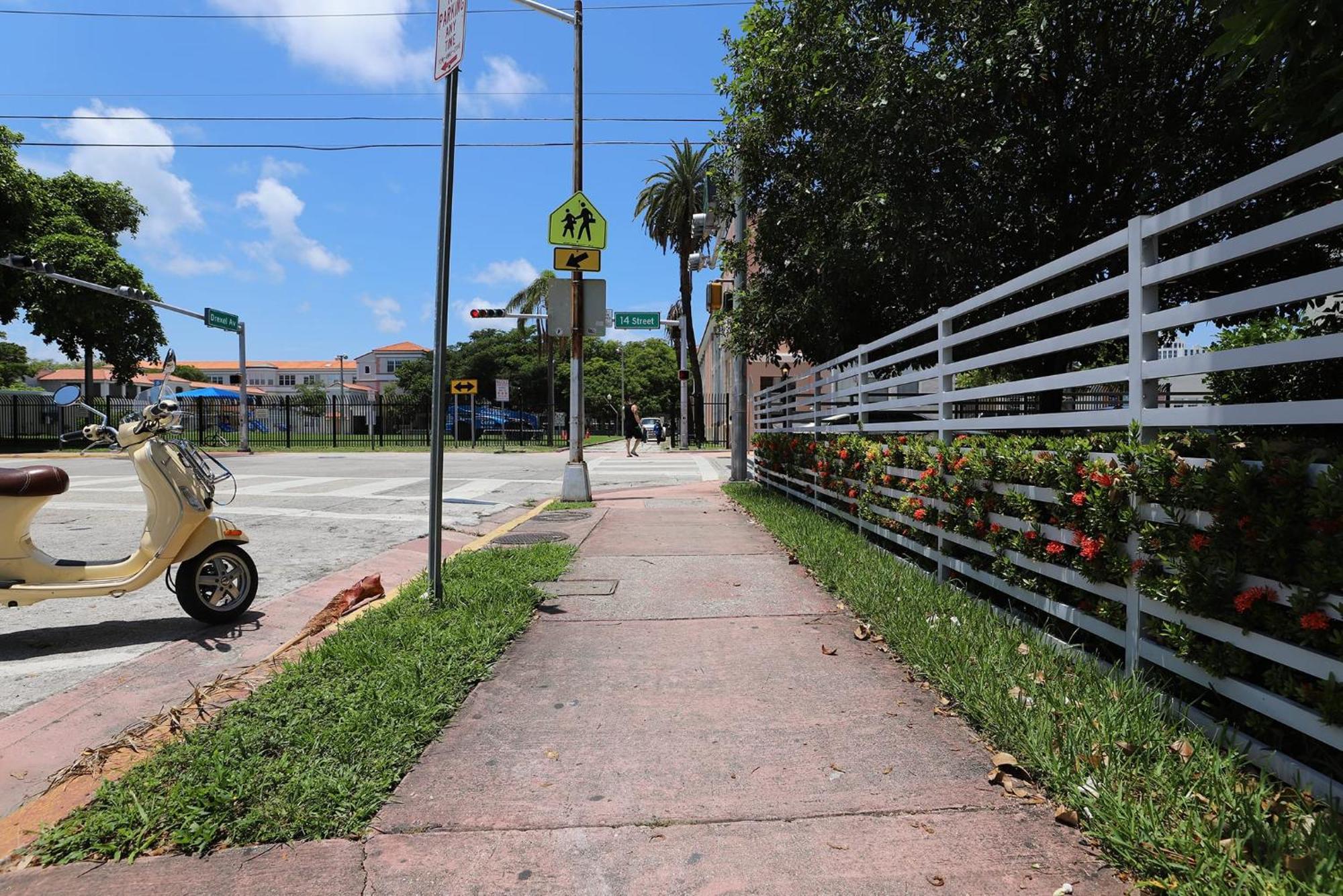 South Steps To Ocean Drive Free Parking & Pet Friendly Miami Beach