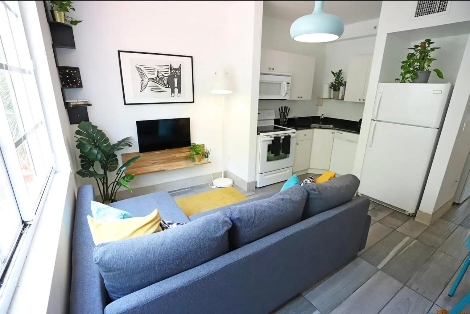 South Steps To Ocean Drive Free Parking & Pet Friendly Apartment
