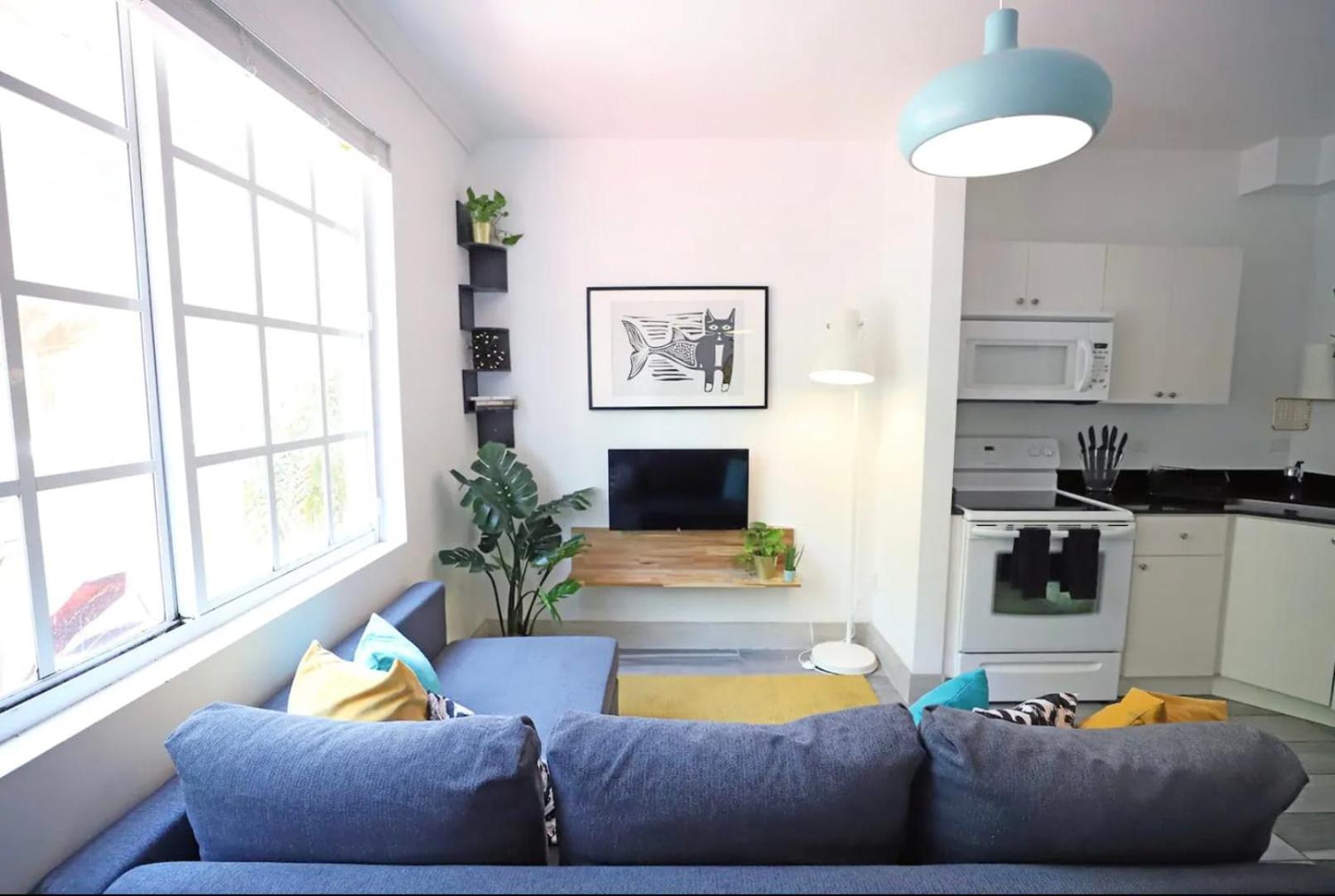 Apartment South Steps To Ocean Drive Free Parking & Pet Friendly