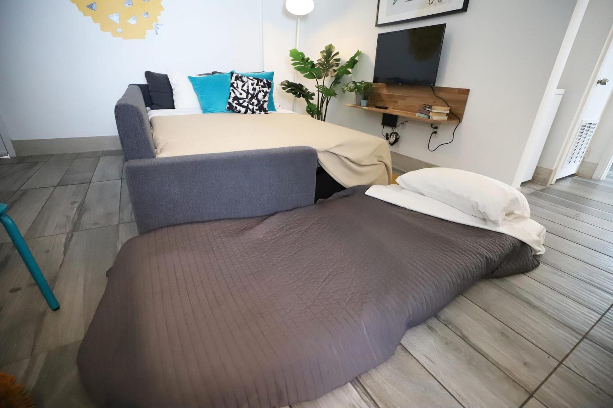 Apartment South Steps To Ocean Drive Free Parking & Pet Friendly Miami Beach