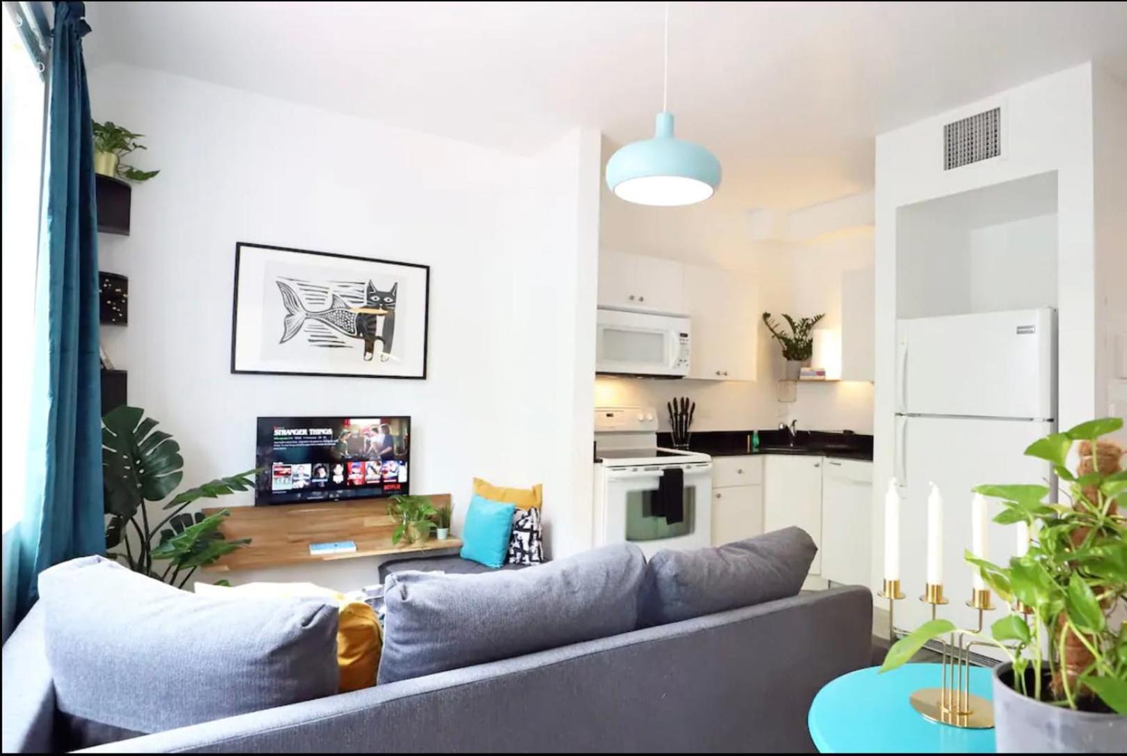 South Steps To Ocean Drive Free Parking & Pet Friendly Apartment