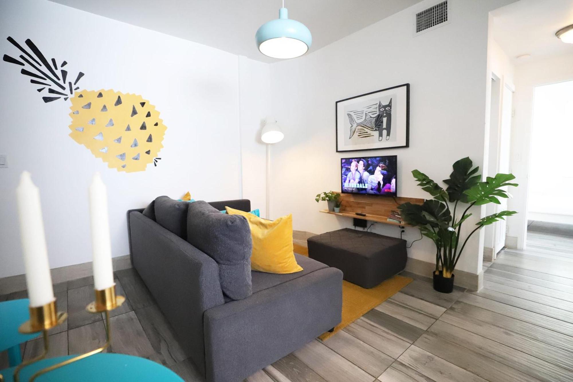 Apartment South Steps To Ocean Drive Free Parking & Pet Friendly