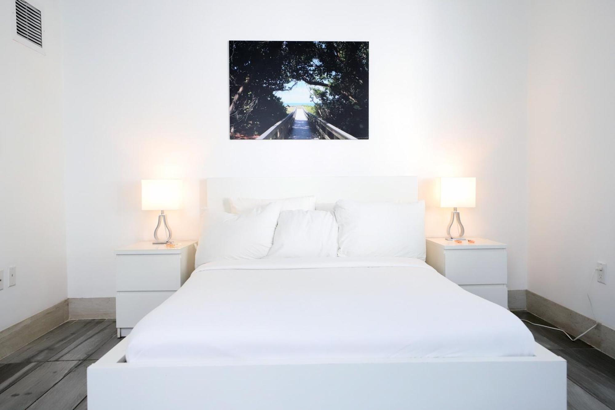 Apartment South Steps To Ocean Drive Free Parking & Pet Friendly Miami Beach