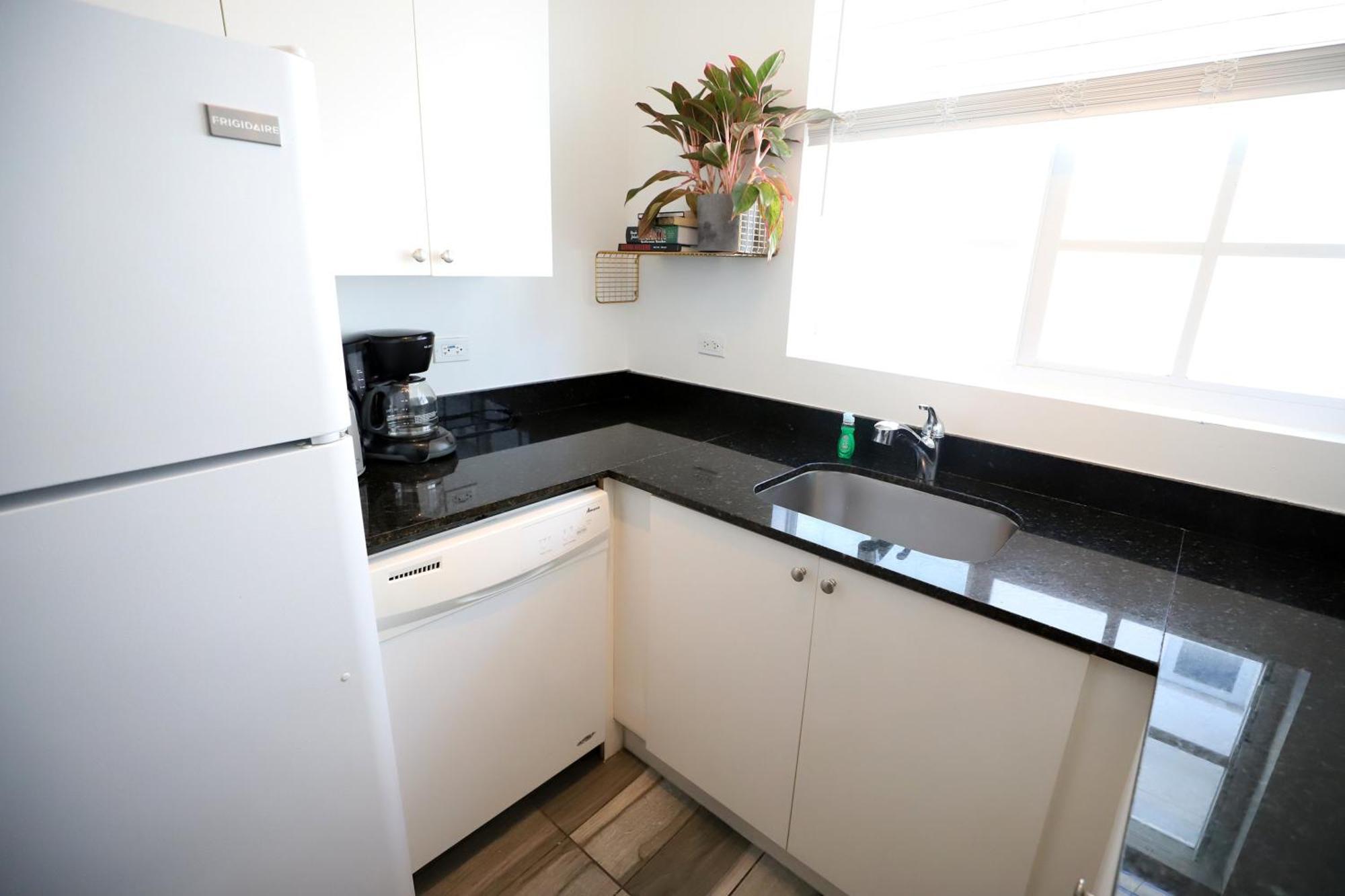 South Steps To Ocean Drive Free Parking & Pet Friendly Miami Beach