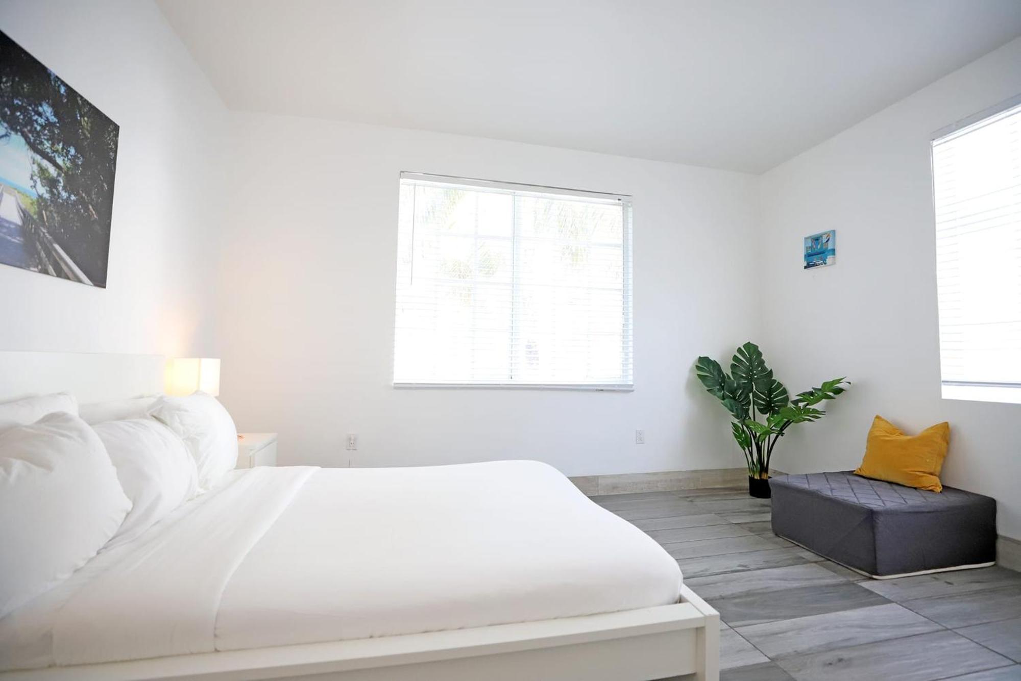 Apartment South Steps To Ocean Drive Free Parking & Pet Friendly