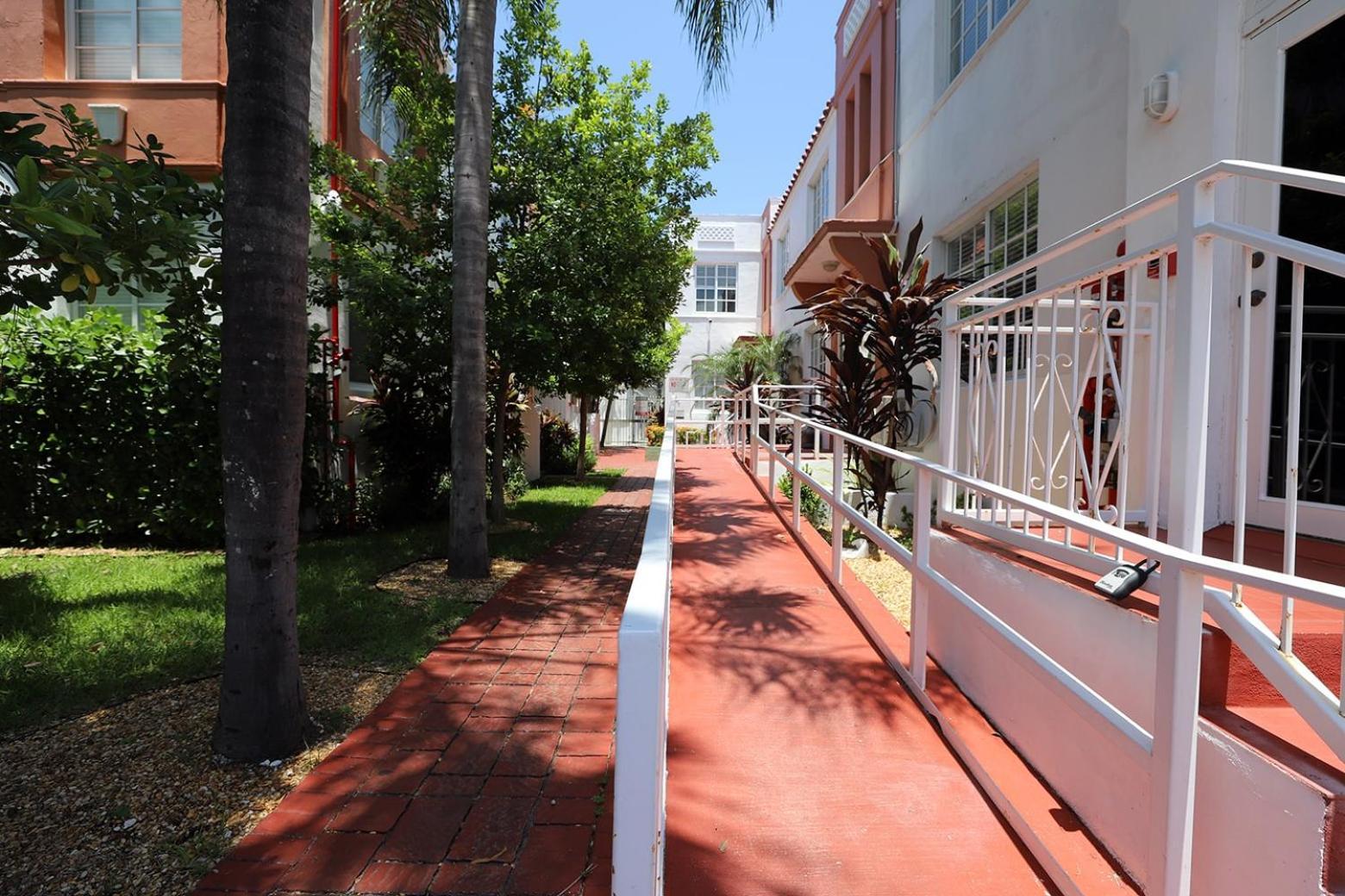 South Steps To Ocean Drive Free Parking & Pet Friendly * Miami Beach