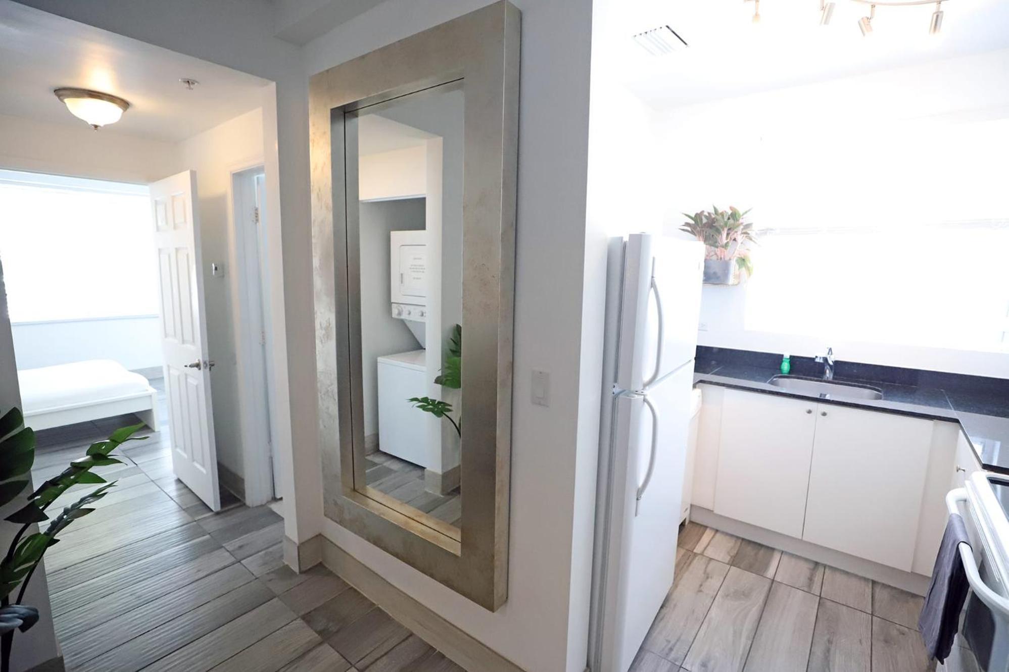 Apartment South Steps To Ocean Drive Free Parking & Pet Friendly Miami Beach