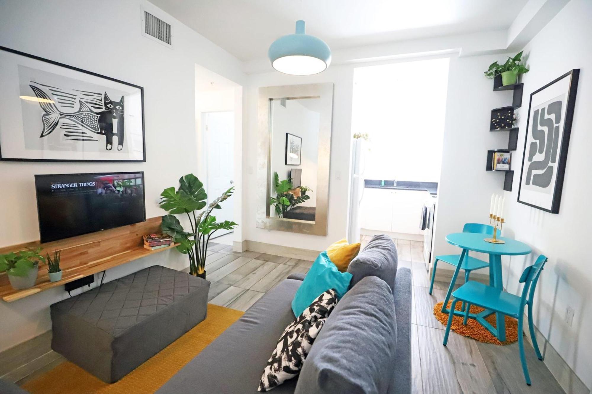 Apartment South Steps To Ocean Drive Free Parking & Pet Friendly
