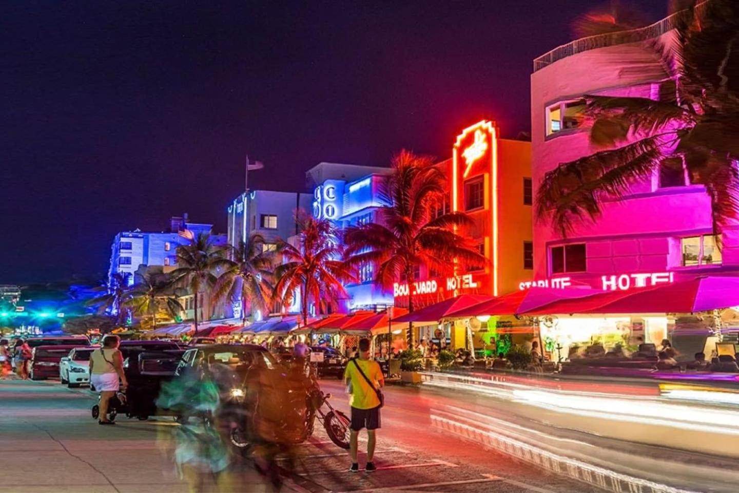 Apartment 2 Bedroom 3 Minute Walk To South & Ocean Drive *