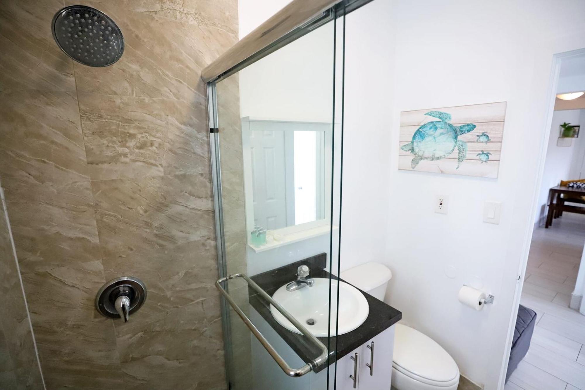2 Bedroom 3 Minute Walk To South & Ocean Drive Apartment Miami Beach