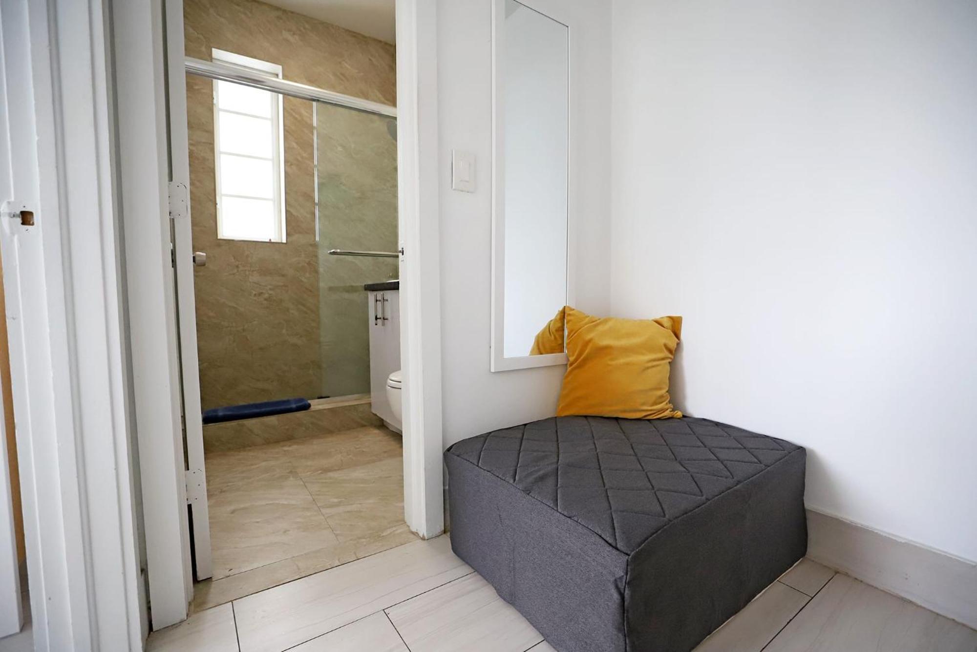 Apartment 2 Bedroom 3 Minute Walk To South & Ocean Drive Miami Beach
