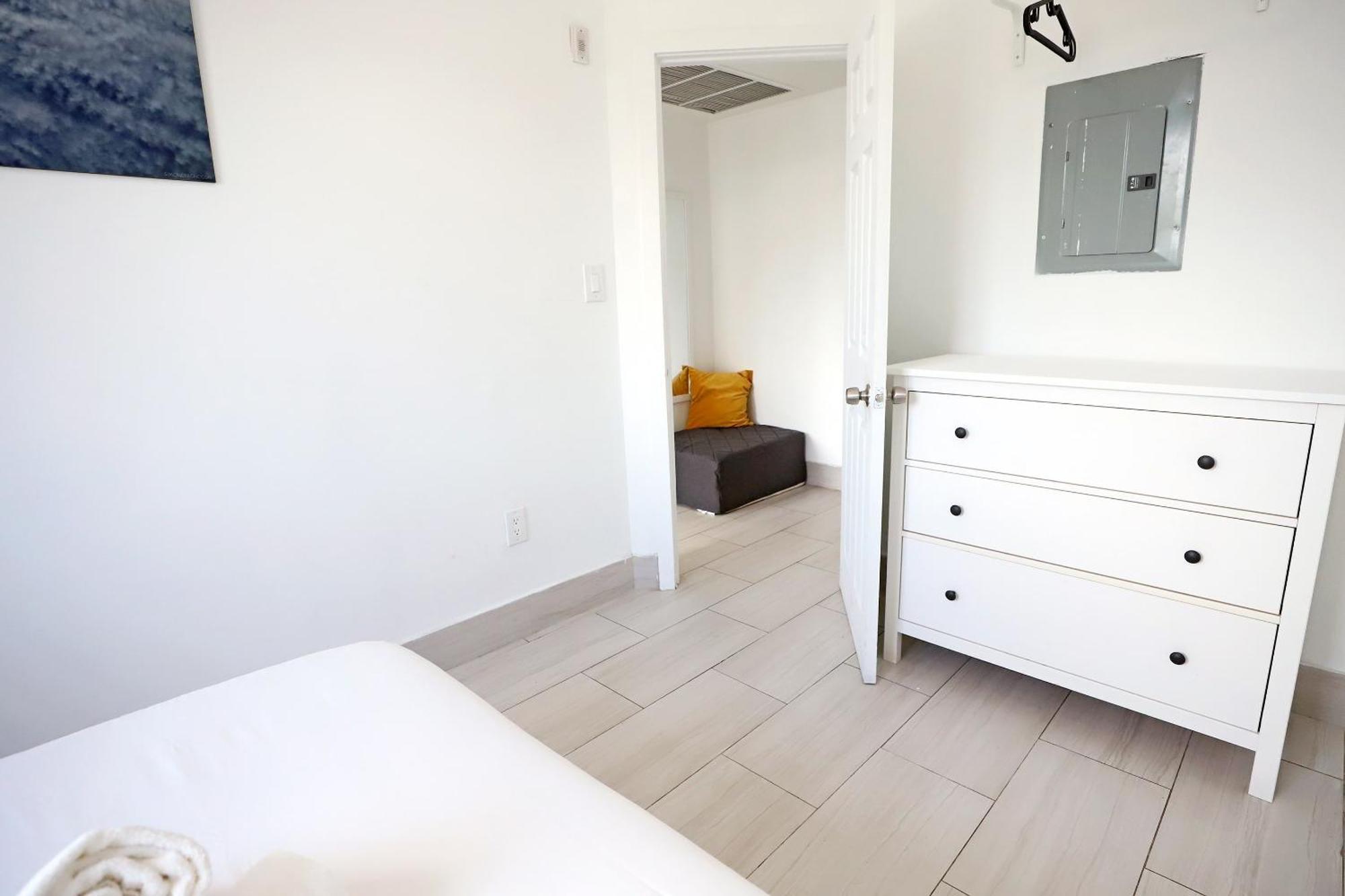 2 Bedroom 3 Minute Walk To South & Ocean Drive *