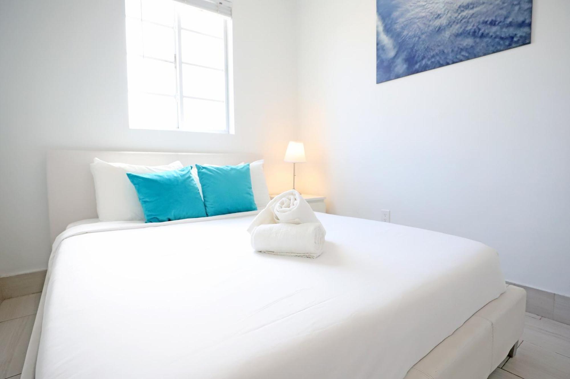 Apartment 2 Bedroom 3 Minute Walk To South & Ocean Drive Miami Beach