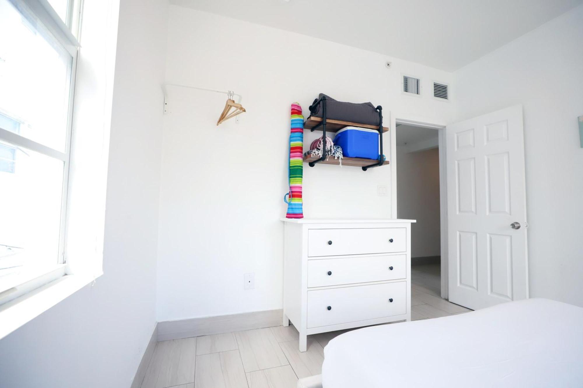 2 Bedroom 3 Minute Walk To South & Ocean Drive *