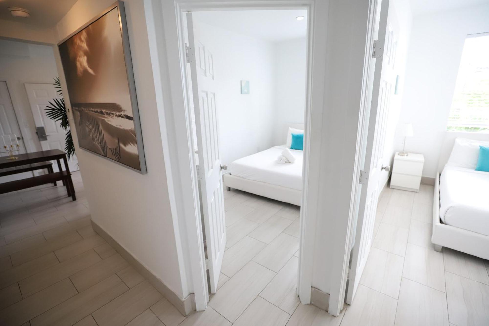 2 Bedroom 3 Minute Walk To South & Ocean Drive Miami Beach