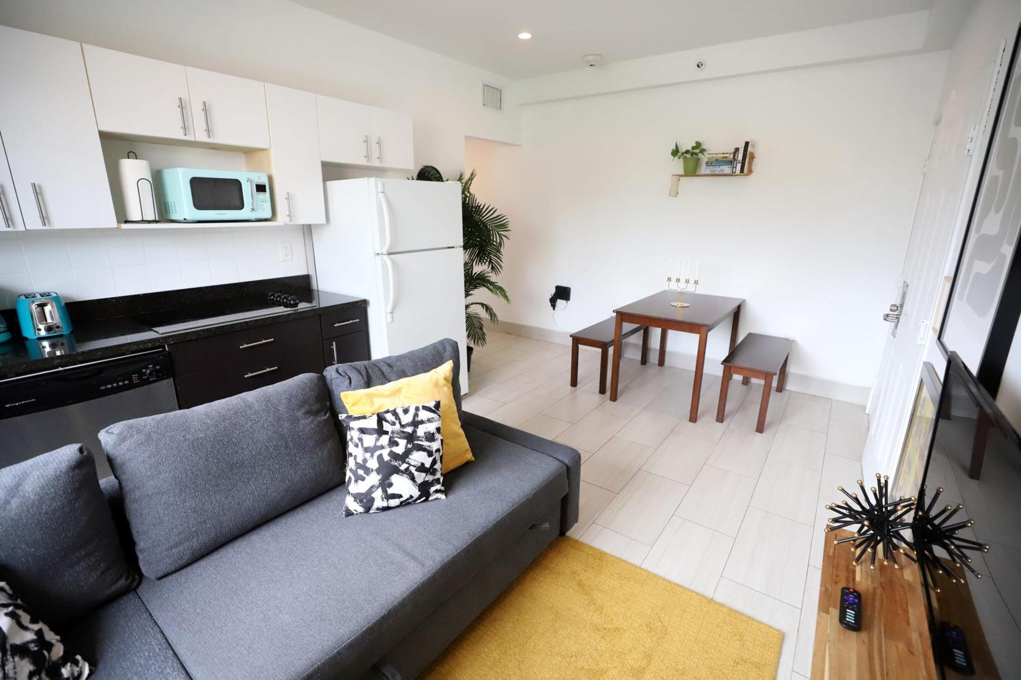 Apartment 2 Bedroom 3 Minute Walk To South & Ocean Drive