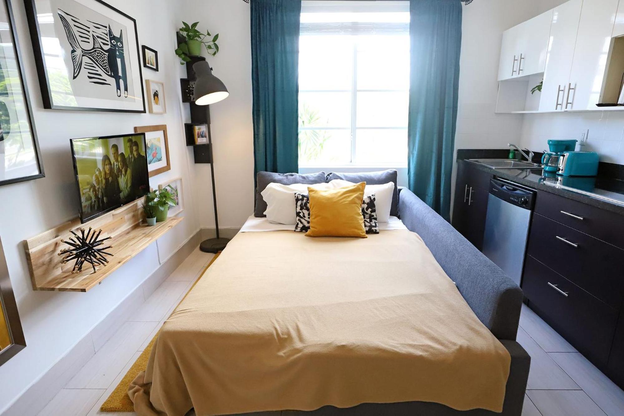 Apartment 2 Bedroom 3 Minute Walk To South & Ocean Drive *