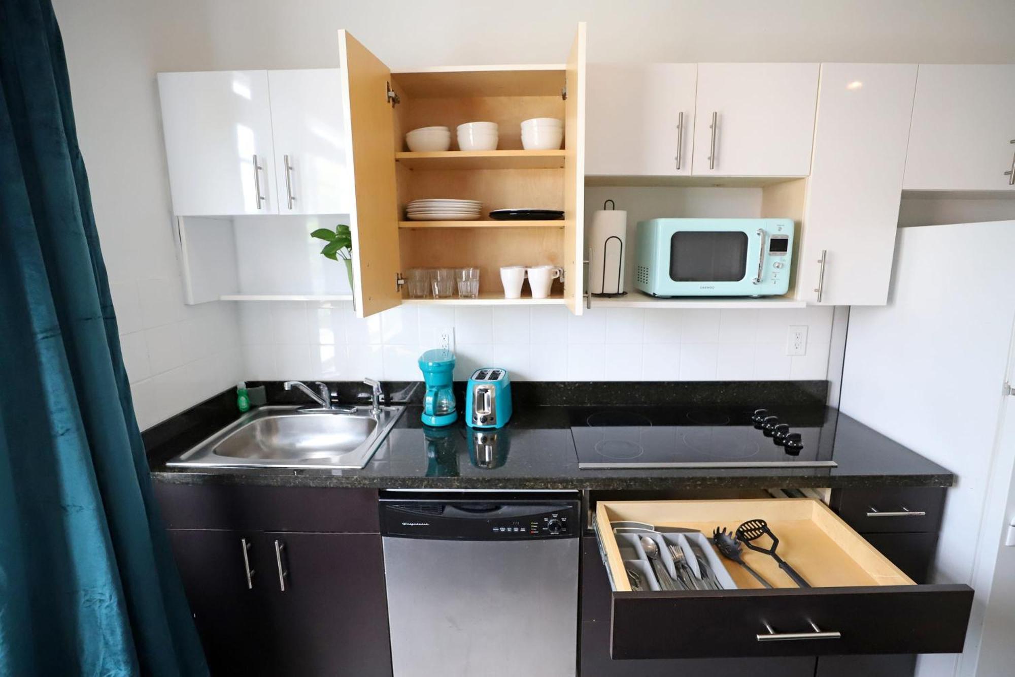 2 Bedroom 3 Minute Walk To South & Ocean Drive *