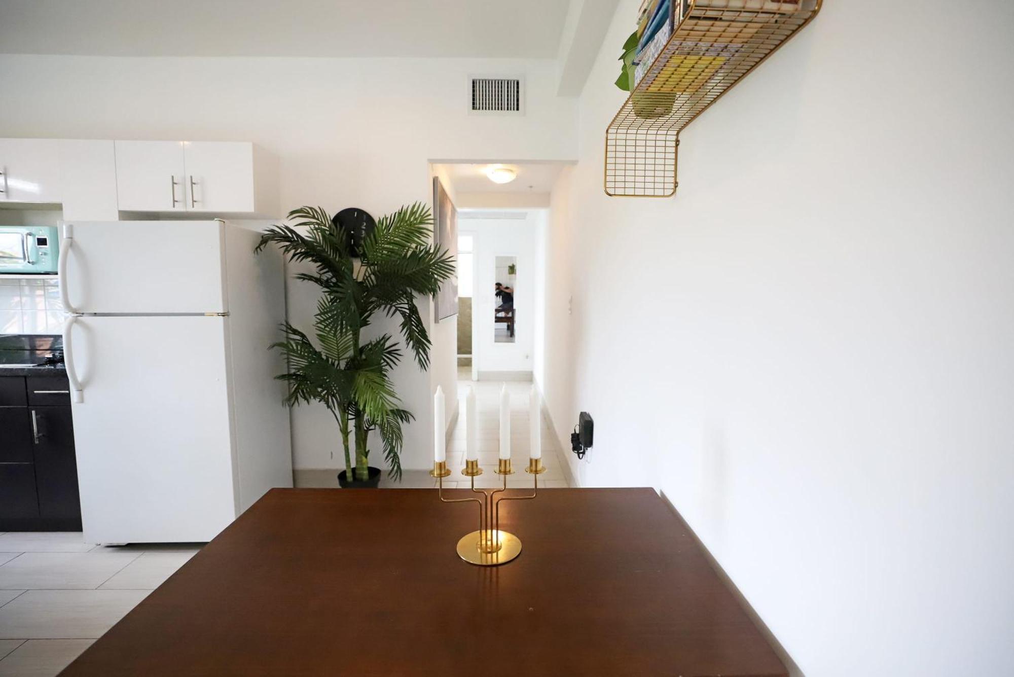 2 Bedroom 3 Minute Walk To South & Ocean Drive