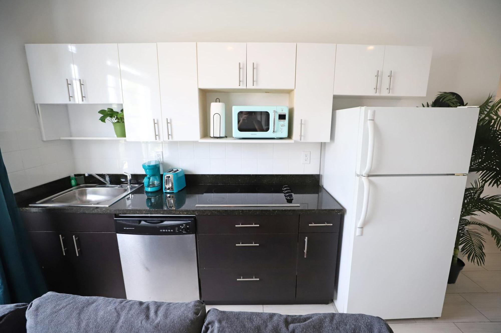 Apartment 2 Bedroom 3 Minute Walk To South & Ocean Drive *