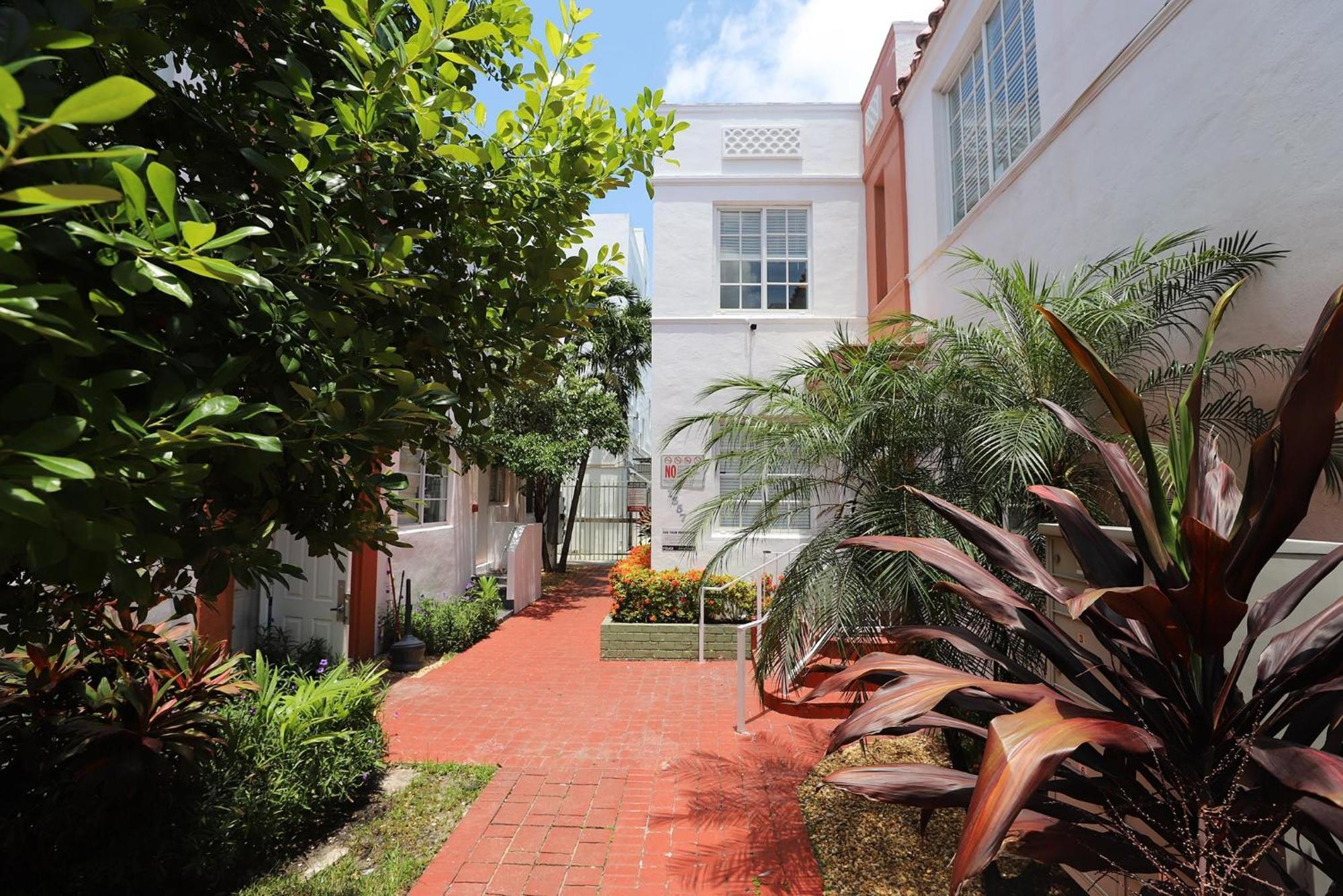 2 Bedroom 3 Minute Walk To South & Ocean Drive Apartment