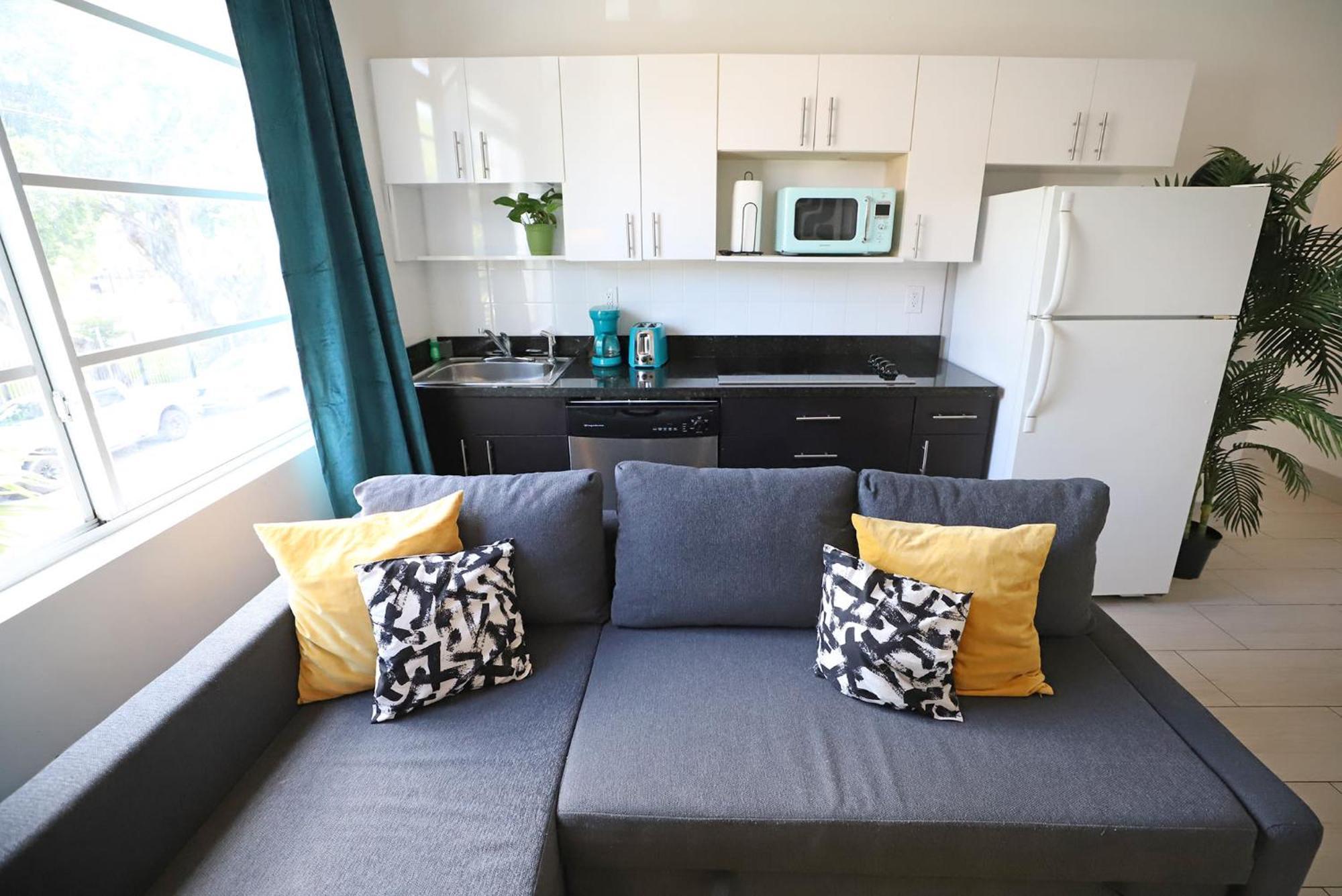 2 Bedroom 3 Minute Walk To South & Ocean Drive