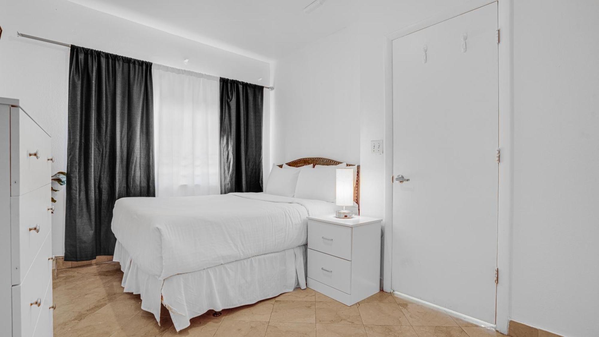 Seaside Sanctuary 1br 2 Blocks To Beach, Sleeps 4 * Miami Beach