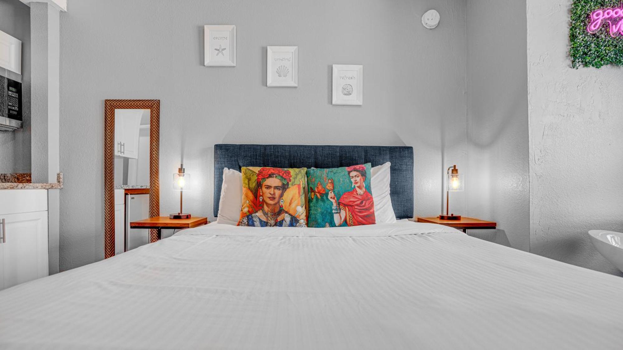 Frida Kahlo South Hideaway For Two *