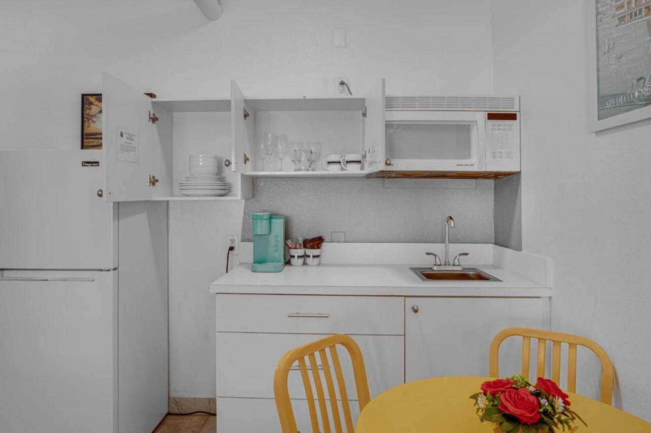 Apartment Relaxing Getaway 1br, Sleeps 4, Sun Deck Miami Beach