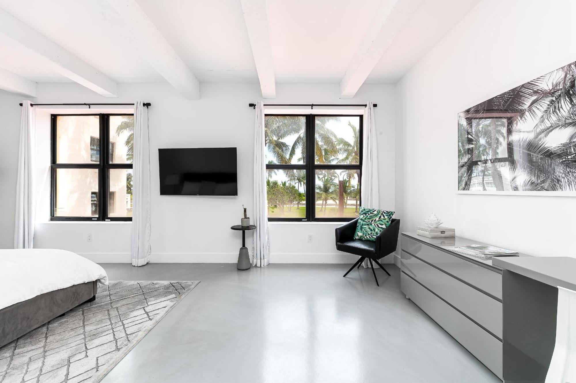 The Netherland 2a I Ocean Drive I Cinc Apartment Miami Beach