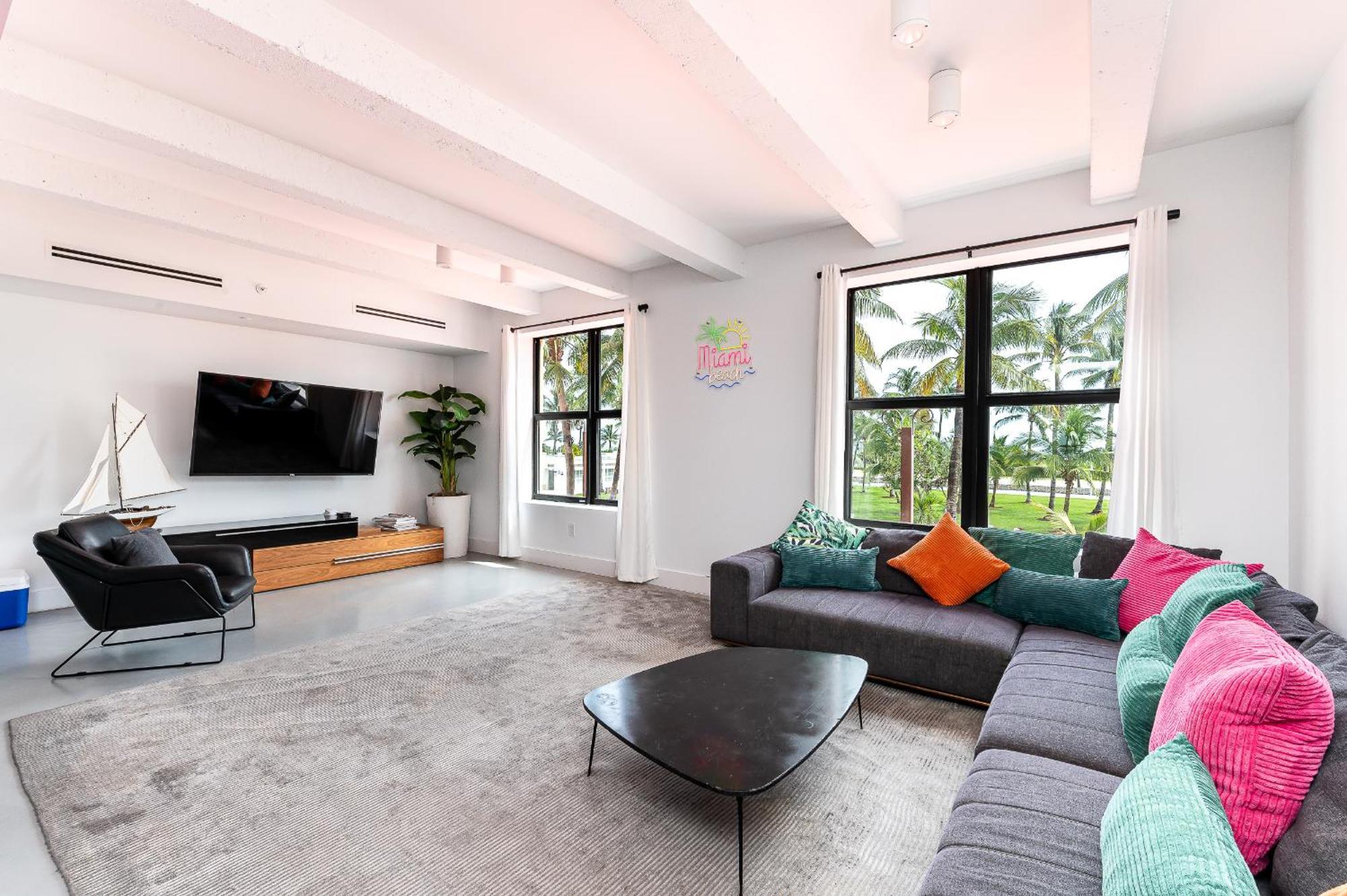 The Netherland 2a I Ocean Drive I Cinc Apartment Miami Beach