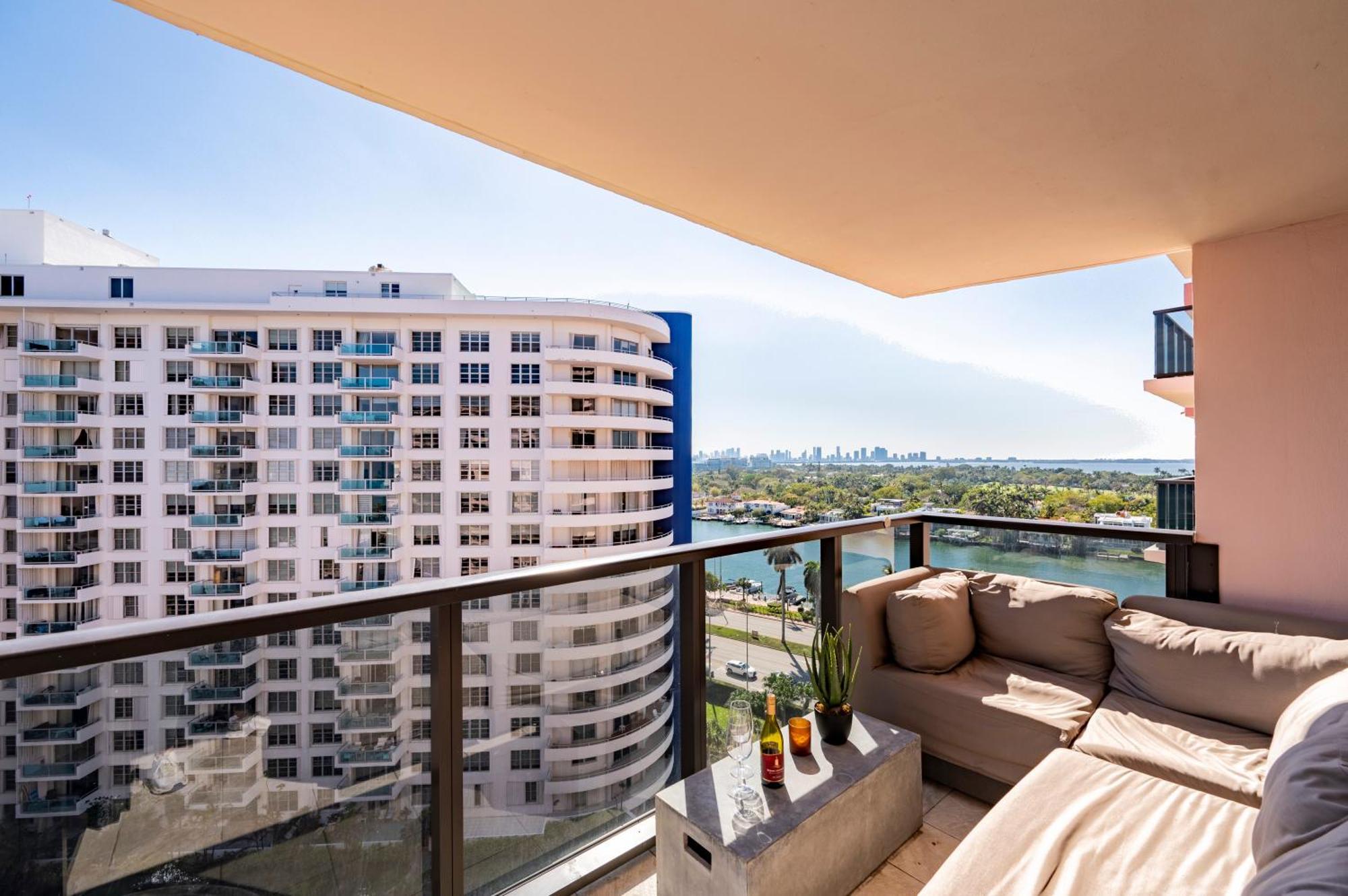 Luxury Beachfront 1415 Apartment Miami Beach