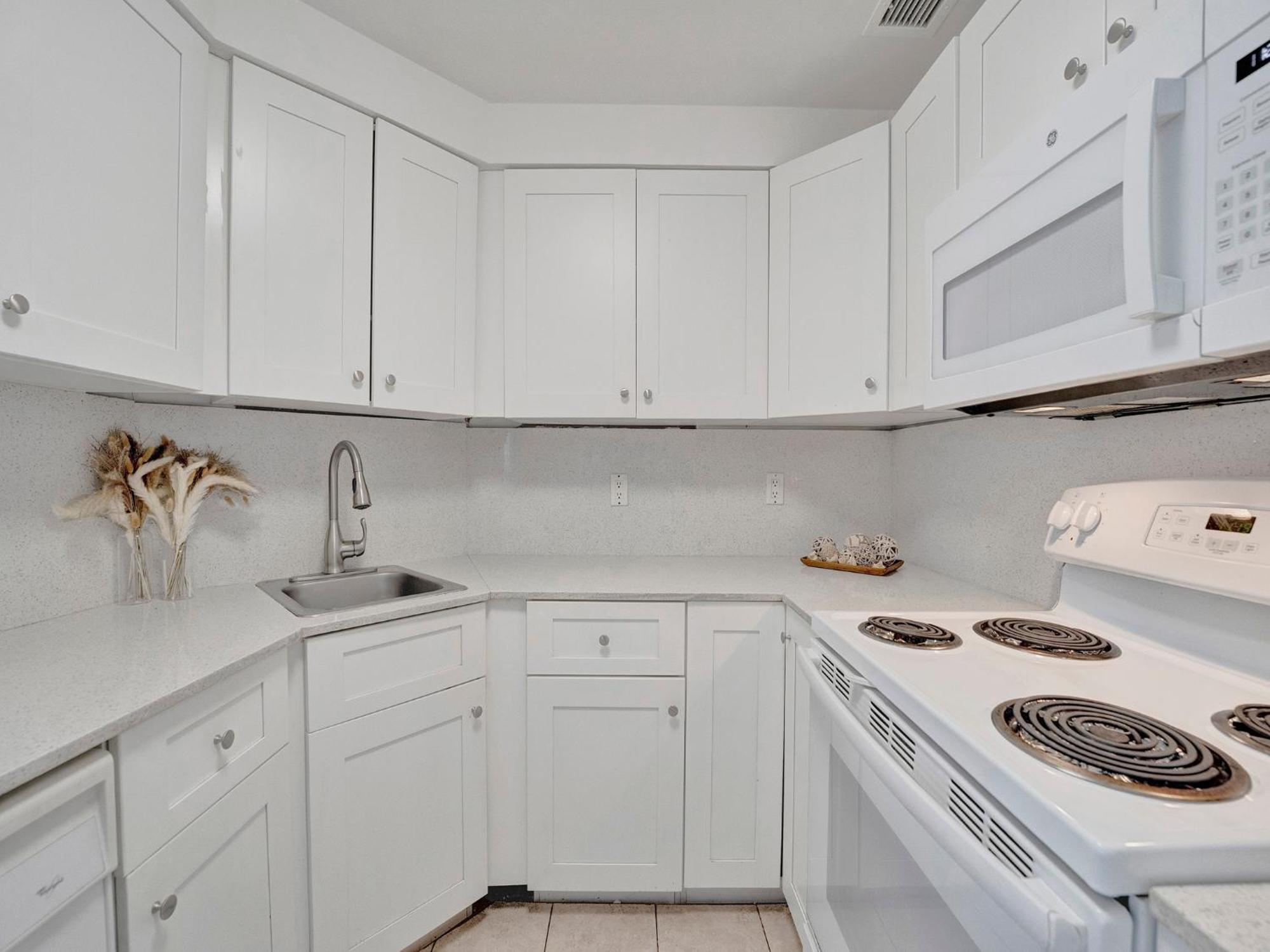 Apartment High Floor 2bd With Service 1608 *