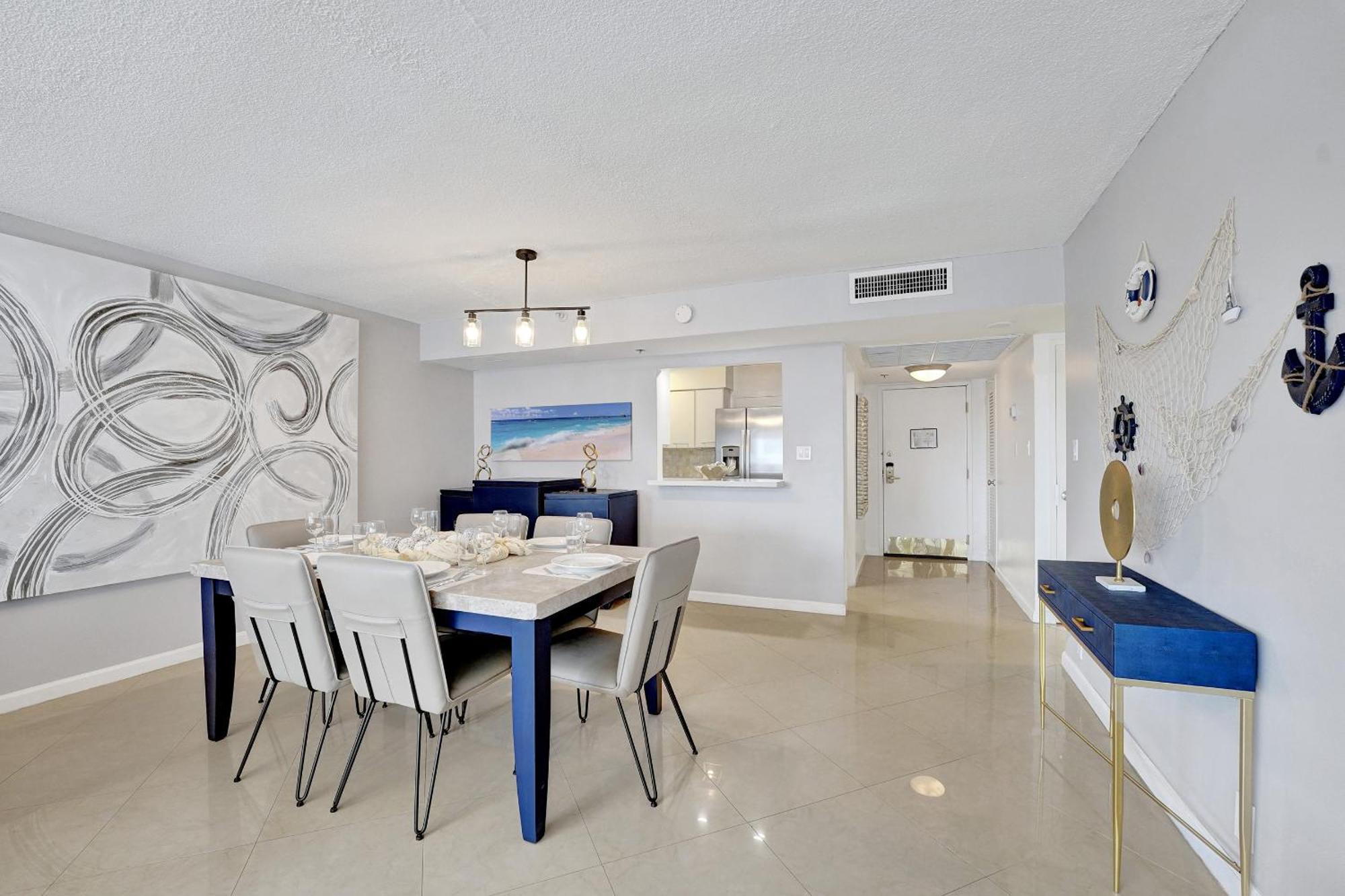 Breathtaking 2 Bedroom W Service 919 *