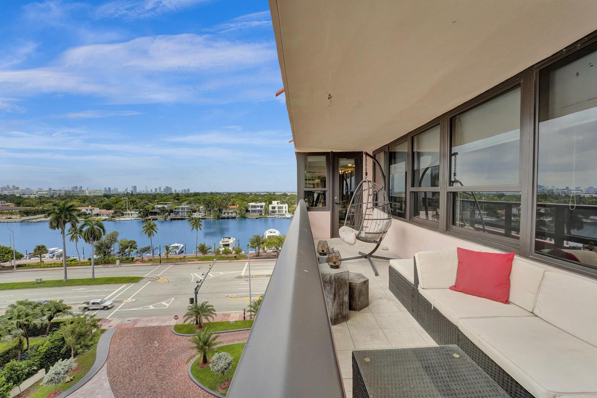 Breathtaking 2 Bedroom W Service 919