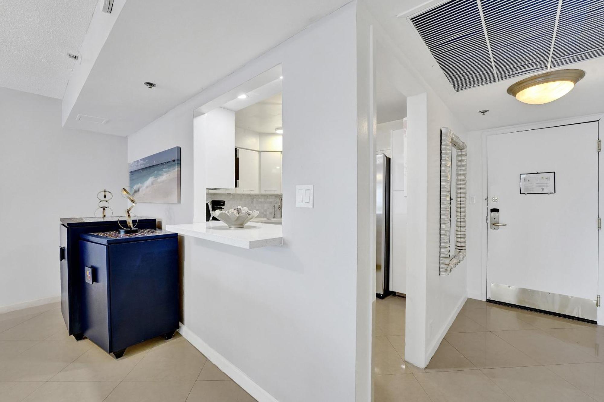 Breathtaking 2 Bedroom W Service 919 Apartment