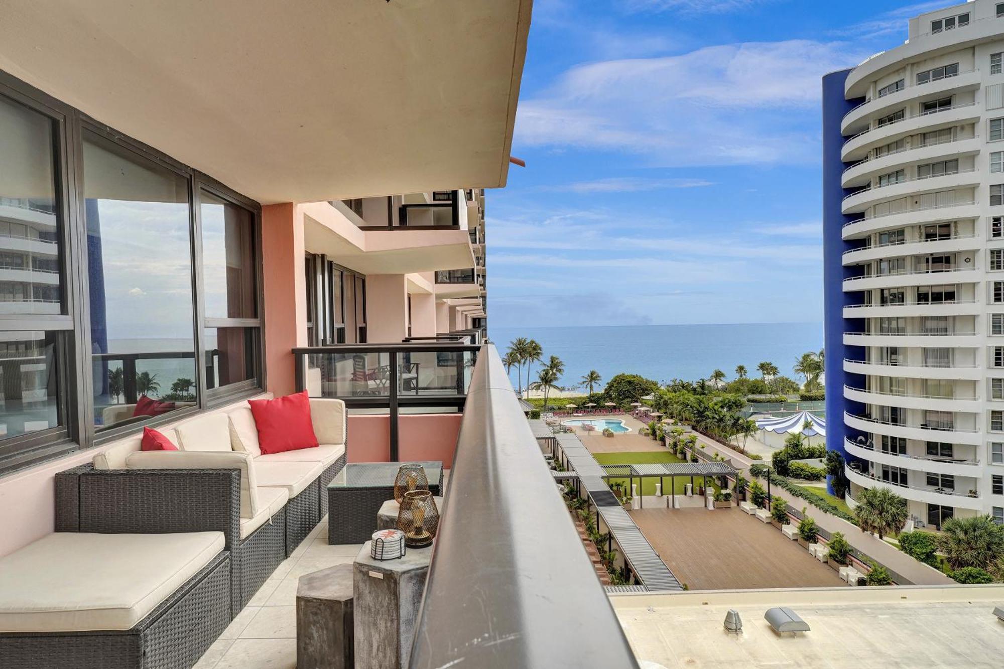 Breathtaking 2 Bedroom W Service 919 *