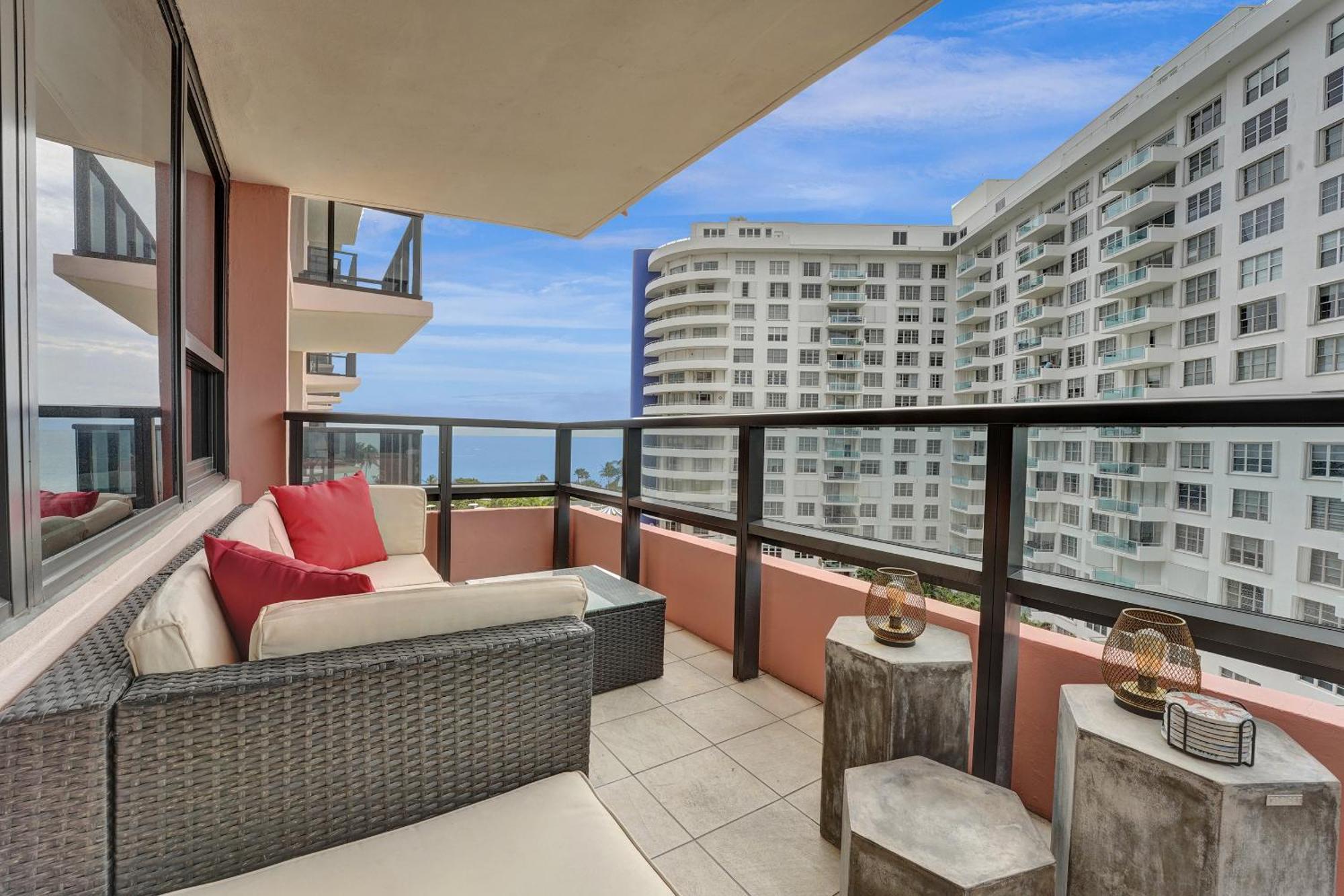 Breathtaking 2 Bedroom W Service 919