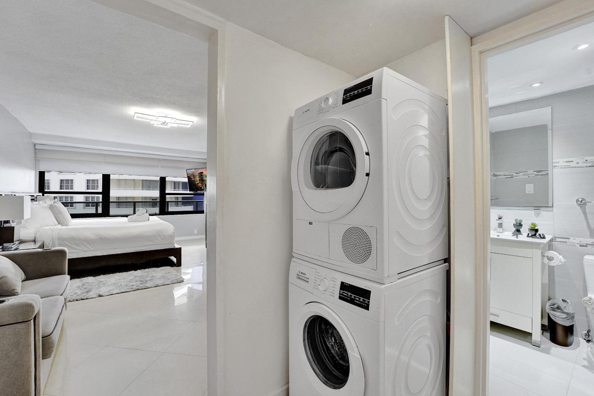 Breathtaking 2 Bedroom W Service 919 Apartment