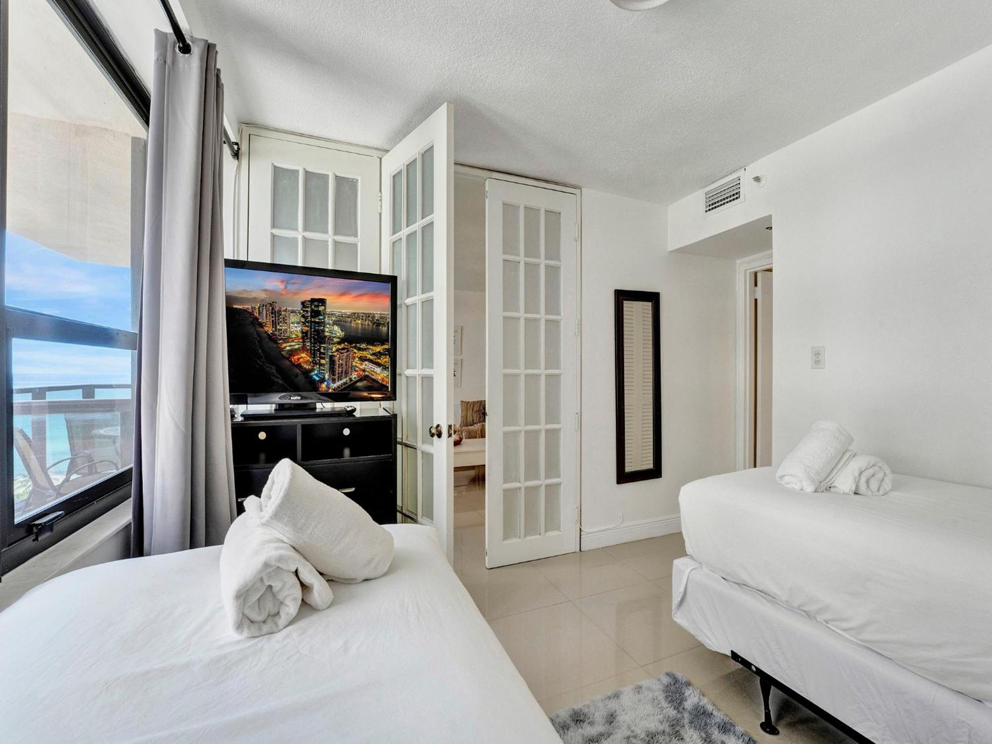 Cozy Beachfront 2 Bdr Miami 1516 Miami Beach