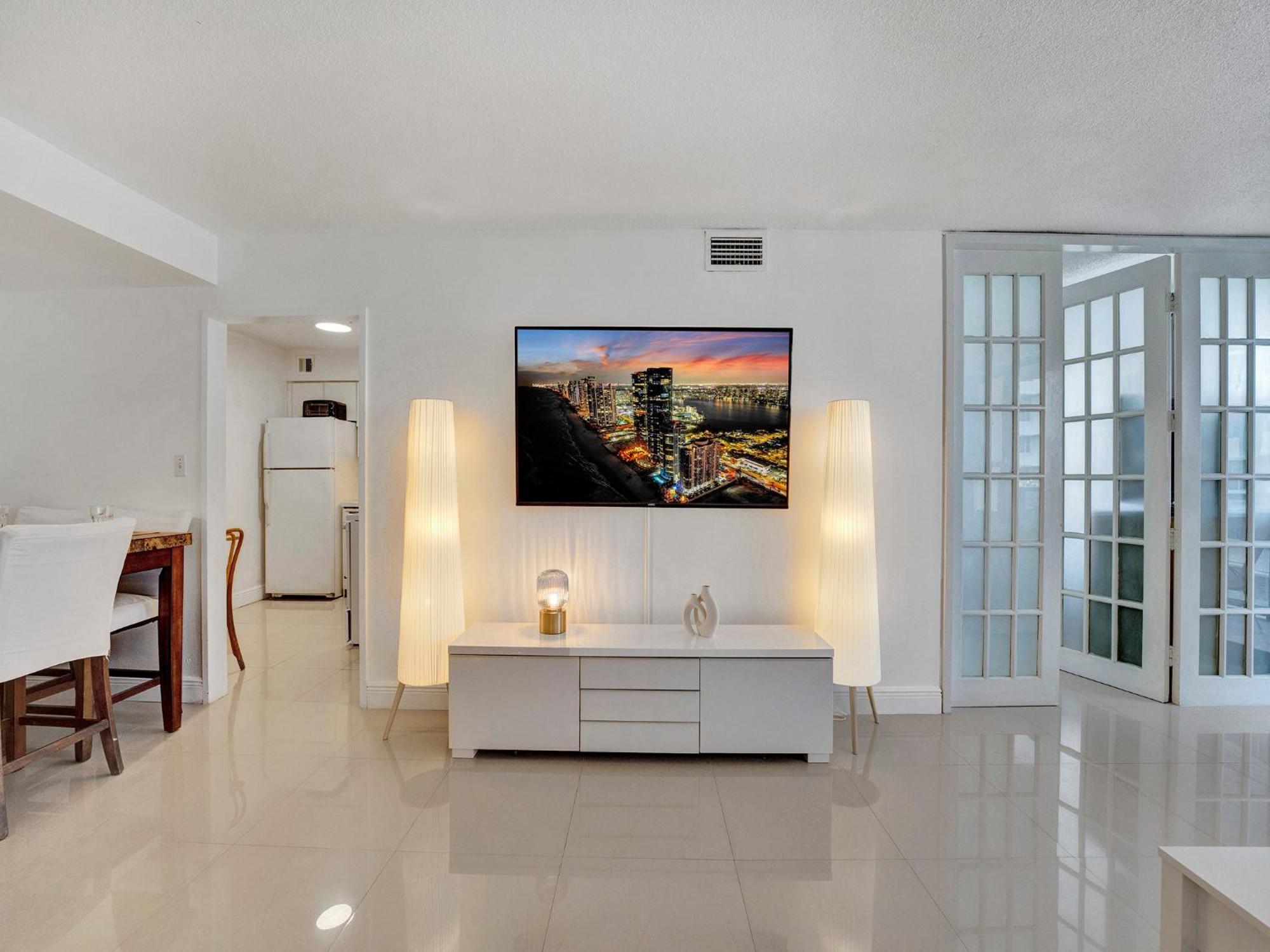 Cozy Beachfront 2 Bdr Miami 1516 Apartment