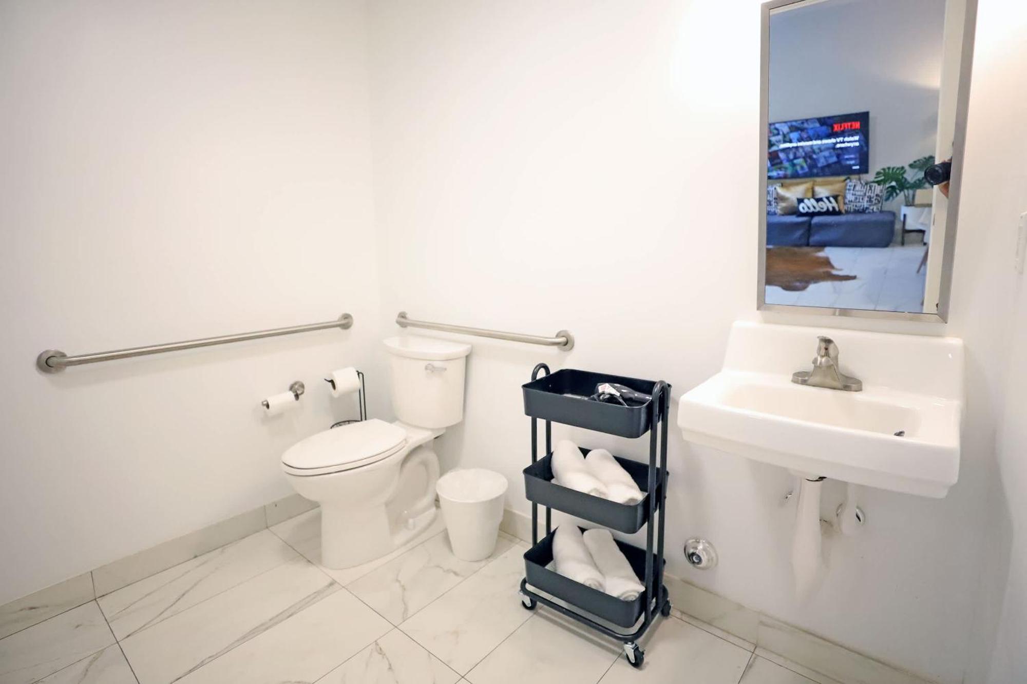 3 Bedroom 3 Bathroom Miami With Free Parking Miami Beach