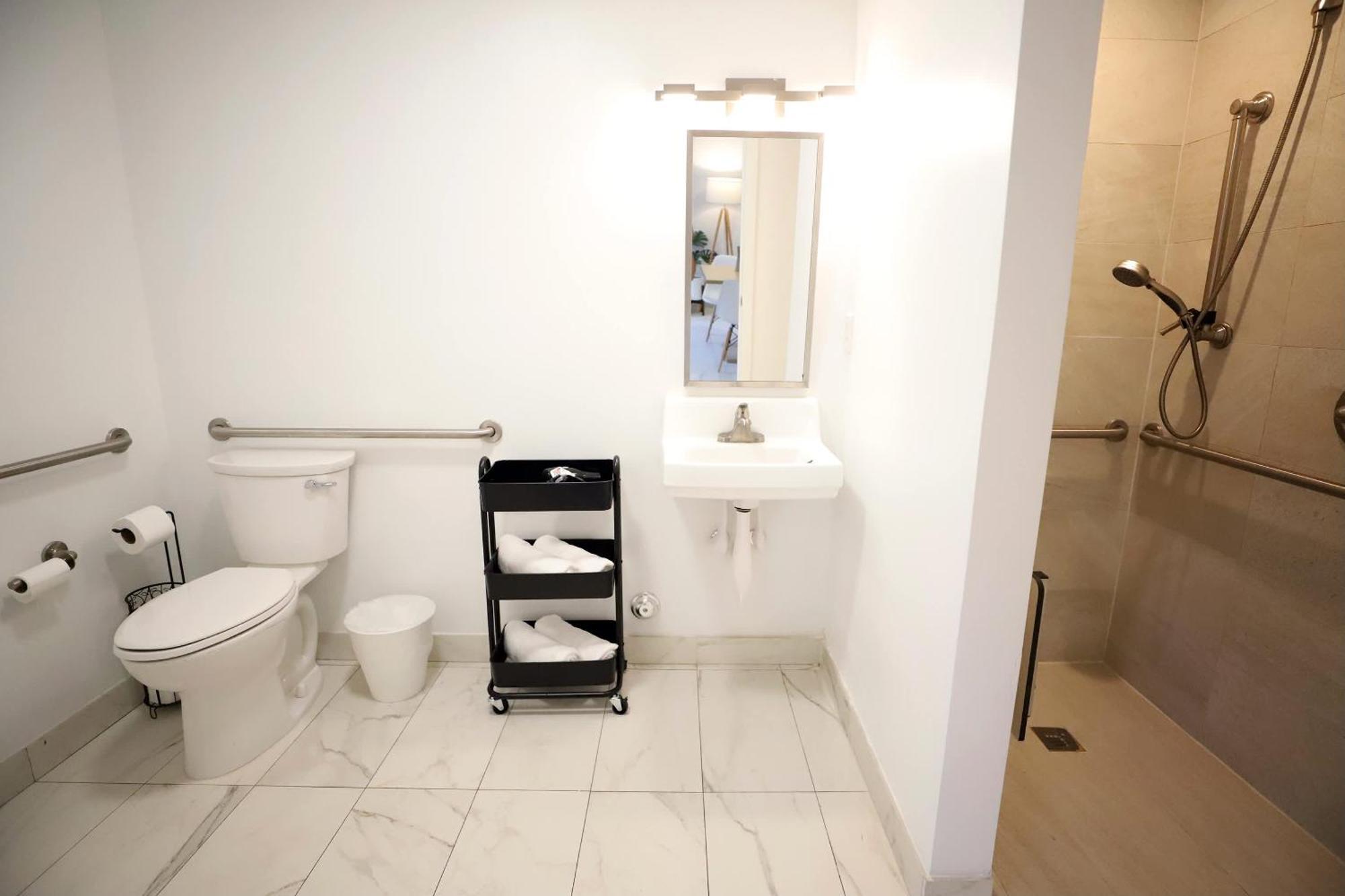 3 Bedroom 3 Bathroom Miami With Free Parking Apartment Miami Beach