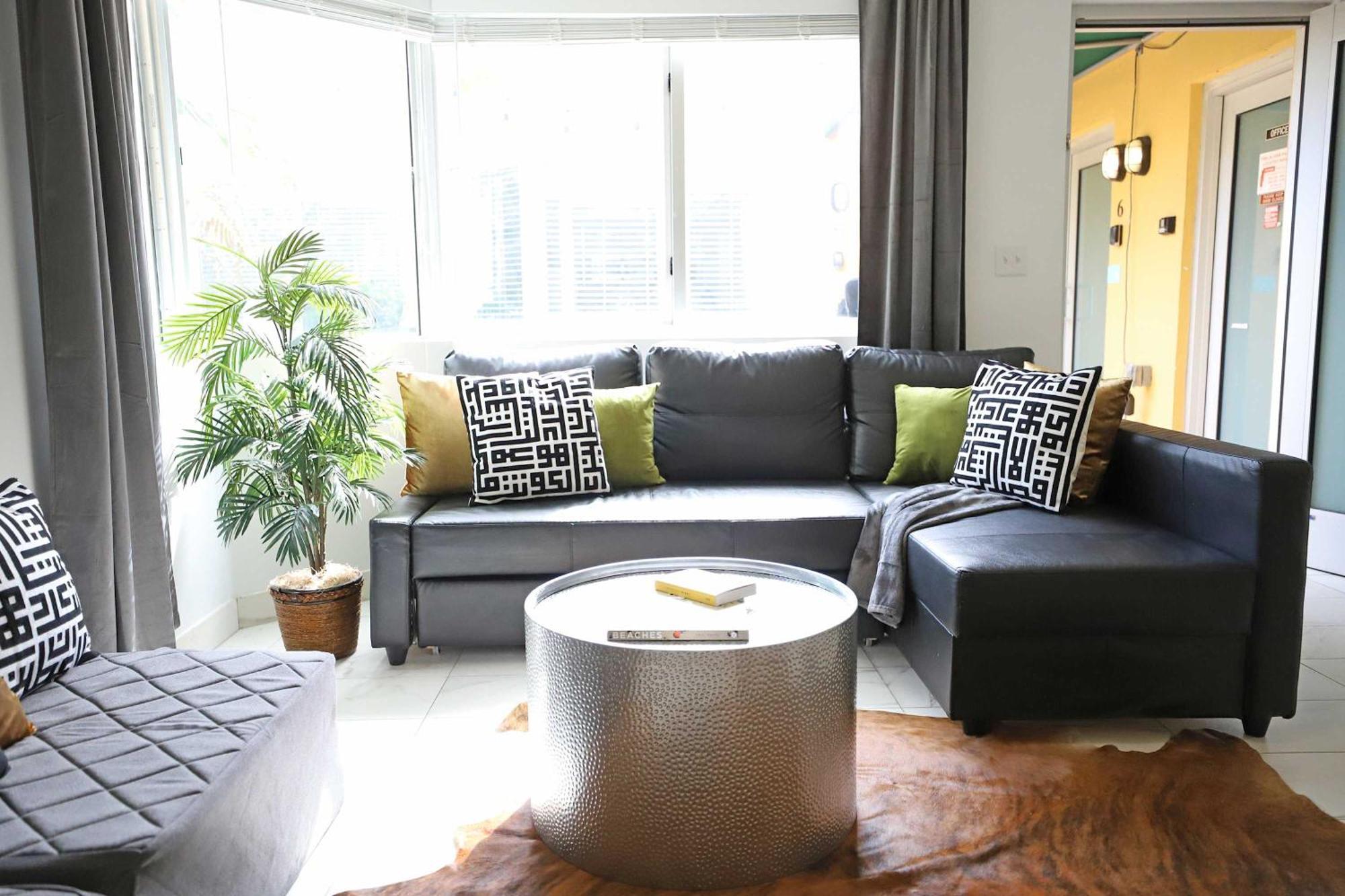 3 Bedroom 3 Bathroom Miami With Free Parking Apartment *