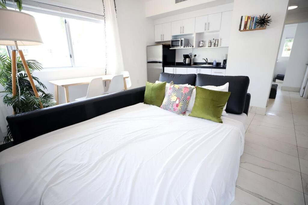 Family Pet Friendly 3 Minute Walk To Miami With Free Parking Apartment